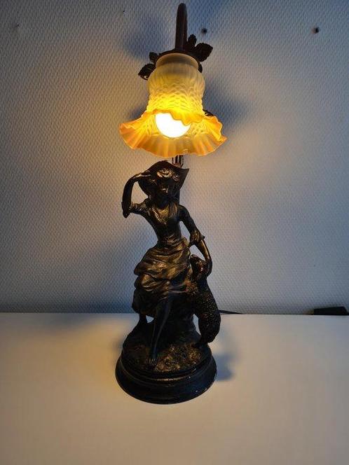 Tafellamp - Brons, Hars - Vrouw met schaap, Antiek en Kunst, Curiosa en Brocante