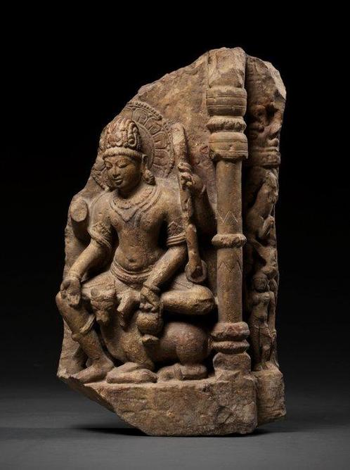 indien médiéval Grès UN RELIEF EN GRÈS ROUGE DE SHIVA -, Collections, Minéraux & Fossiles