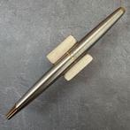 Parker - Parker 45 Fountain Pen — Brushed Stainless Steel,, Verzamelen, Nieuw