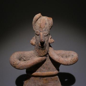 Colima, Côte ouest du Mexique Terre cuite Figure assise.