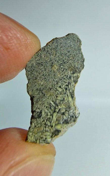 Mars meteoriet (Shergottiet, Olijnhoudend). NEA 053. - 0.5 g, Verzamelen, Mineralen en Fossielen