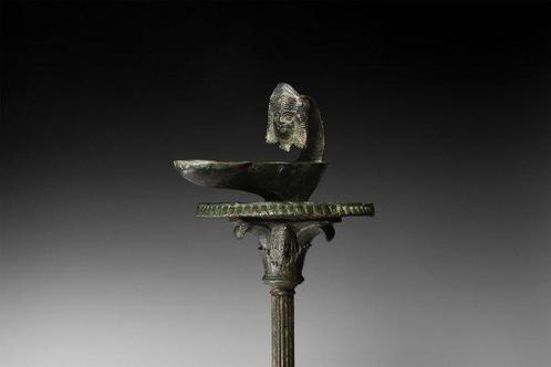 Romain antique Bronze Lampe avec masque de théâtre. Ier -, Verzamelen, Mineralen en Fossielen