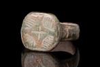 Middeleeuwen, kruisvaardersperiode Bronzen ring met ster van, Antiquités & Art, Antiquités | Autres Antiquités