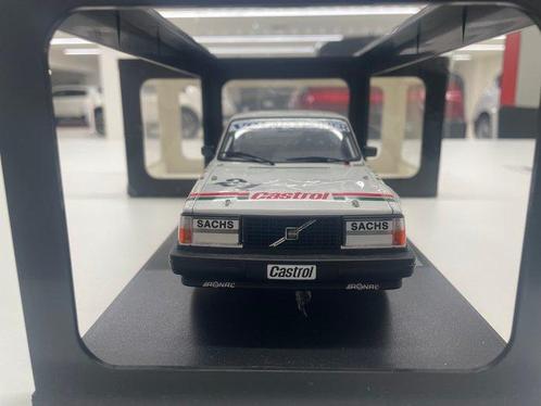 Autoart 1:18 - Modelauto - Volvo 240 Turbo, Hobby en Vrije tijd, Modelauto's | 1:5 tot 1:12