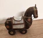 Cheval à bascule - Antique wooden horse on wheels with