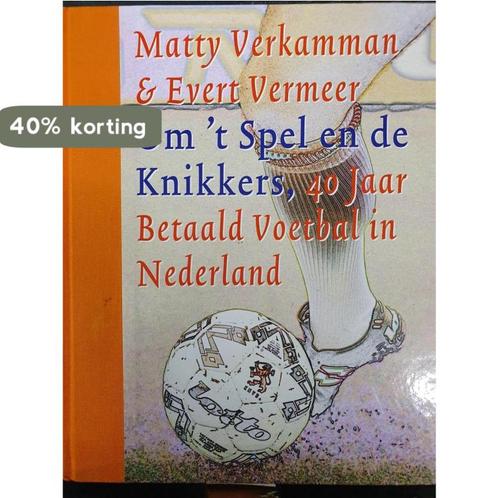 Om t spel en de knikkers | 40 jaar betaald voetbal in, Boeken, Hobby en Vrije tijd, Gelezen, Verzenden
