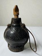 sculptuur, Lot de 3 poire à poudre - 20 cm - Leder, Messing,