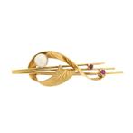 18 Krt. Gouden broche met parel en robijn (geelgoud, 750), Handtassen en Accessoires, Broches, Gebruikt, Overige kleuren, Ophalen of Verzenden