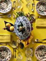 Tafelkleed voor grote tafels, met een elegante gele kleur., Antiek en Kunst