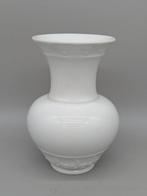 KPM - Vaas (2) - Een paar klassieke porseleinen vazen -, Antiek en Kunst