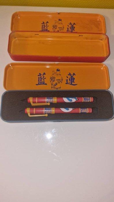 Tintin - 2 2 boites métal Vintage Tintin Le Lotus bleu avec, Livres, BD | Comics