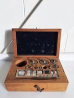 boîte en bois avec 17 poids - Aluminium, Bois, Laiton, Antiquités & Art, Curiosités & Brocante