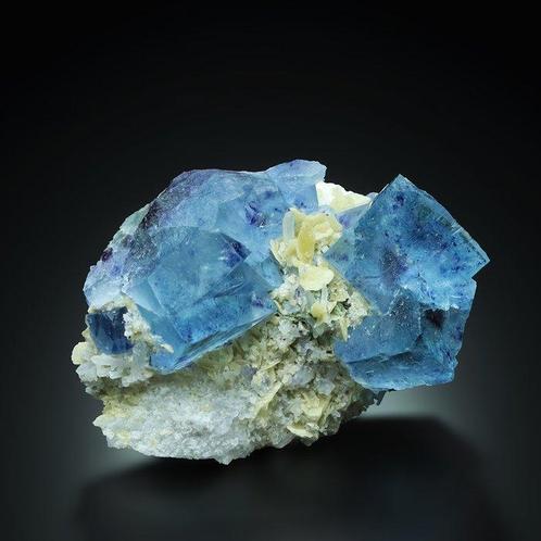 Incroyable fluorite Phantom avec quartz et sidérite de, Verzamelen, Mineralen en Fossielen