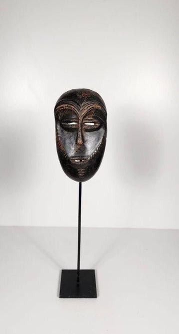 Masque en bois - Lega - République démocratique du Congo