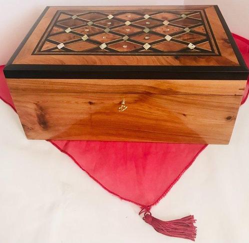 Grande boîte noble en thuya et palissandre avec incrustation, Antiquités & Art, Antiquités | Autres Antiquités