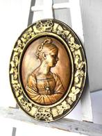 Plaquette - Déesse de la beauté. Portrait dune dame. -
