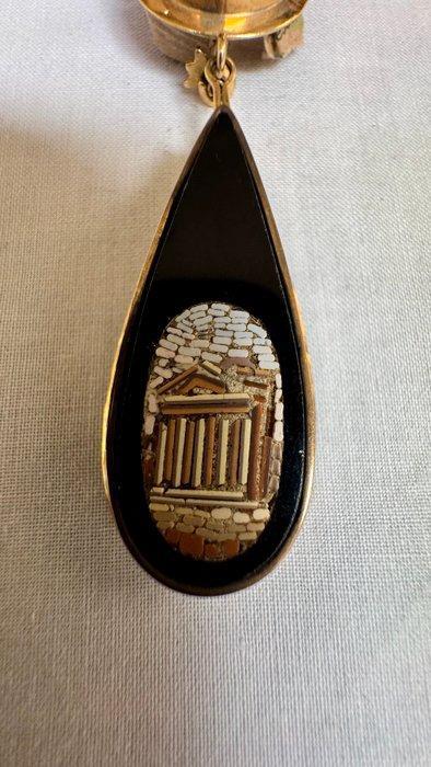 Broche - 18 karaat Geel goud - Romeinse micro-mozaïek, Handtassen en Accessoires, Antieke sieraden