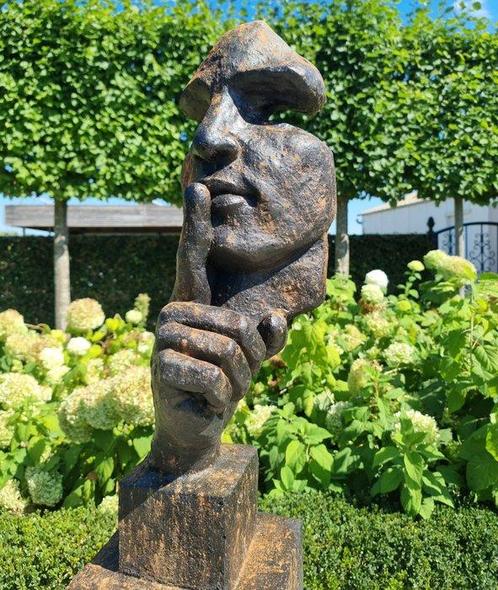 Beeldje - Man met zijn wijsvinger voor de mond - 78 cm -, Antiek en Kunst, Curiosa en Brocante