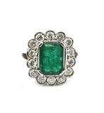 Ring - 18 karaat Witgoud - 3.90ct. tw. Smaragd - Diamant, Handtassen en Accessoires, Ringen, Nieuw