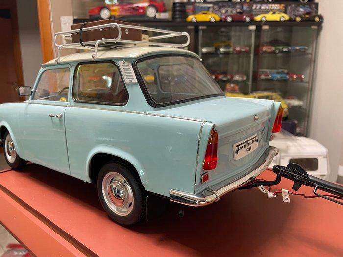 Hachette 1:8 - Model sedan (2) - Trabant 601 deluxe - Deluxe, Hobby en Vrije tijd, Modelauto's | 1:5 tot 1:12