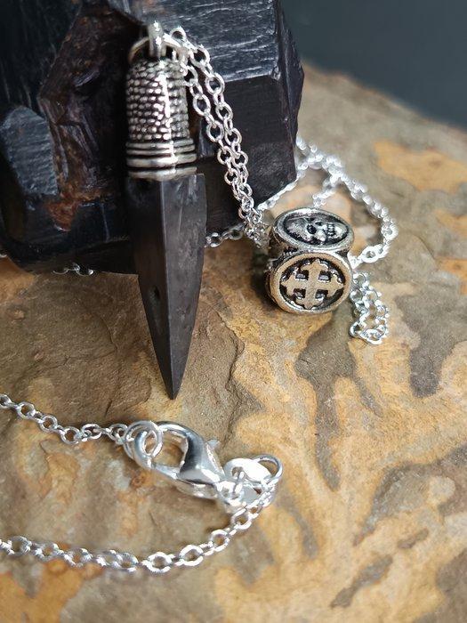 Scythe Bronze Arrowhead - 3 cm (Sans Prix de Réserve), Handtassen en Accessoires, Antieke sieraden