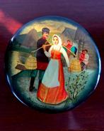 Doos (5) - papier-mâché