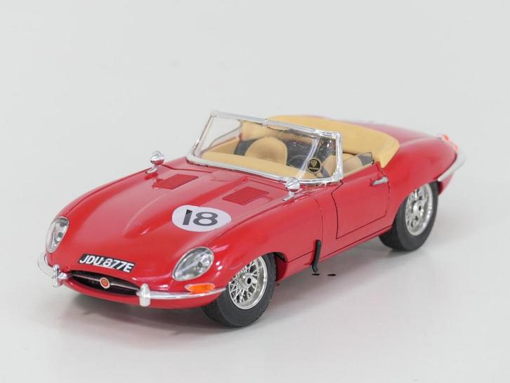 Schaal 1:18 Bburago 3016  Jaguar E-Type Cabriolet 1961 Ro..., Hobby en Vrije tijd, Modelauto's | 1:18, Zo goed als nieuw, Ophalen of Verzenden
