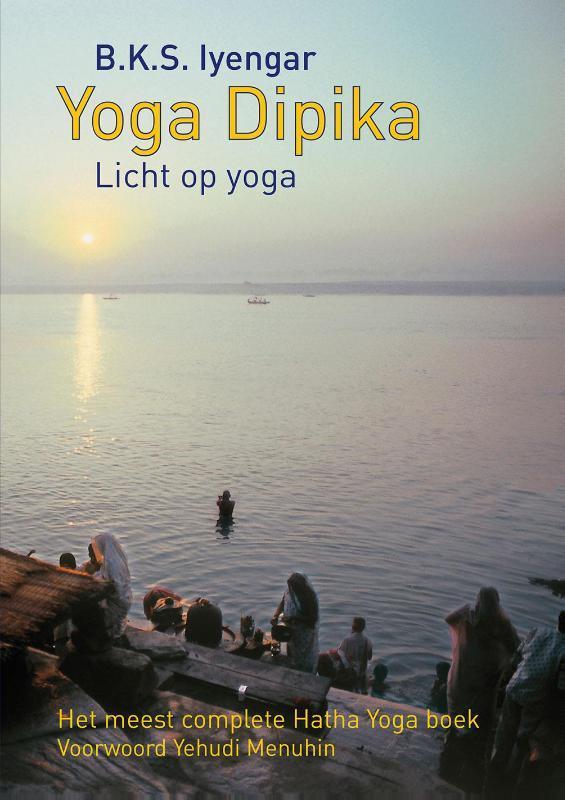 Yoga dipika 9789063500283 B.K.S. Iyengar, Boeken, Esoterie en Spiritualiteit, Gelezen, Verzenden