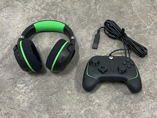 Veiling - Razer headset en controller V2, Games en Spelcomputers, Spelcomputers | Xbox | Accessoires