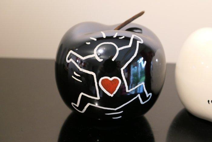 RichART - Lot de 2 pommes en hommage à Keith Haring - L, Antiek en Kunst, Kunst | Designobjecten