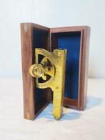 à pinnules , instrument scientifique rare de géodésie ,