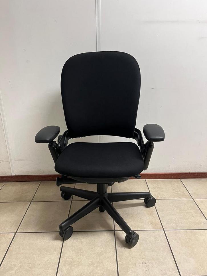 Steelcase Leap Bureaustoel, Refurbished Incl. Nieuwe Stof, Huis en Inrichting, Bureaustoelen, Bureaustoel, Zwart, Zo goed als nieuw