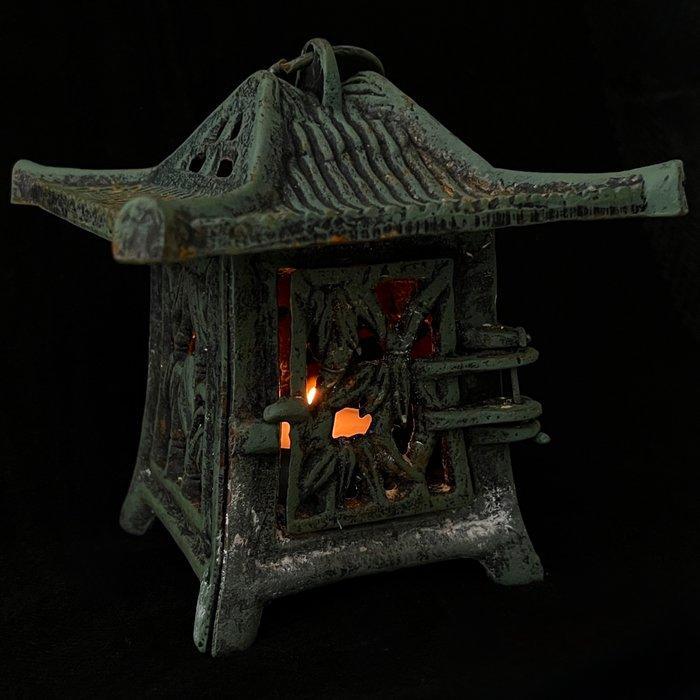 Lantaarn - Prachtige gietijzeren Japanse lantaarn tempel met, Antiek en Kunst, Kunst | Designobjecten