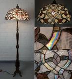 Tiffany estilo, - Staande lamp - Glas-in-lood, Hout, Antiquités & Art