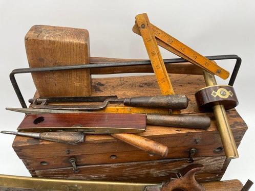 Carpenter Tool box with tools - Boîte à outils (24) - Bois,, Antiek en Kunst, Antiek | Wandborden en Tegels