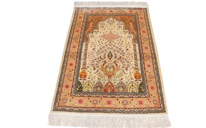Signed Semi-Antique Silk Hereke Carpet with ~1 Mio. Knots/m², Huis en Inrichting, Stoffering | Tapijten en Vloerkleden