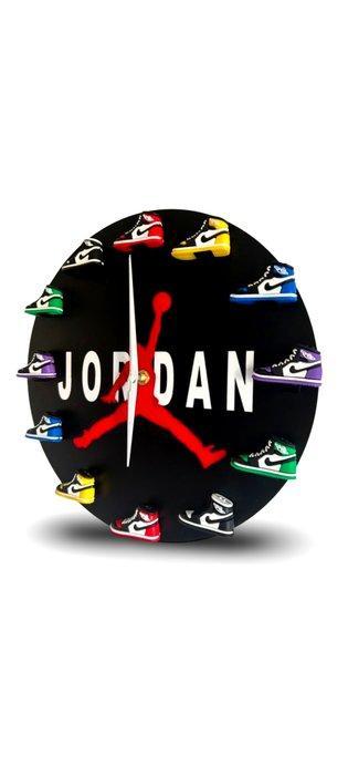 Wandklok - Nike Jordan - Hout, Plastic - 2020+, Antiek en Kunst, Kunst | Designobjecten