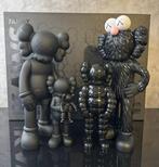 Kaws (1974) - MEDICOM TOY KAWS FAMILY BLACK KAWS TOKYO FIRST, Antiek en Kunst