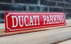 Ducati Parking ROOD, Verzamelen, Merken en Reclamevoorwerpen, Verzenden, Nieuw