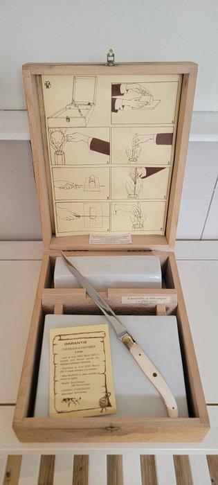 Laguiole Maitre coutelier Claude Dozorme - Keukenmes - Hout,, Antiek en Kunst, Antiek | Keukengerei