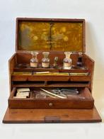 Medicijnkastje - 19e Eeuwse Apothekerskist - Hout
