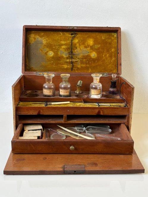 Medicijnkastje - 19e Eeuwse Apothekerskist - Hout, Antiek en Kunst, Antiek | Overige Antiek