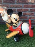 Beeldje - Disney - Mickey Mouse hangend in vliegtuig - Hars, Verzamelen, Disney, Nieuw