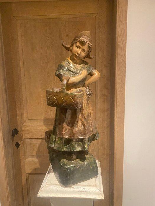 Naar Richard Aurili (1864-1943) - Beeld, Meisje met mand -, Antiek en Kunst, Antiek | Keramiek en Aardewerk