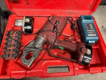 Sertisseuse hydraulique de connecteurs beschikbaar voor biedingen