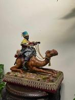 sculptuur, Personaggio su cammello in cuoio pressato -, Antiek en Kunst