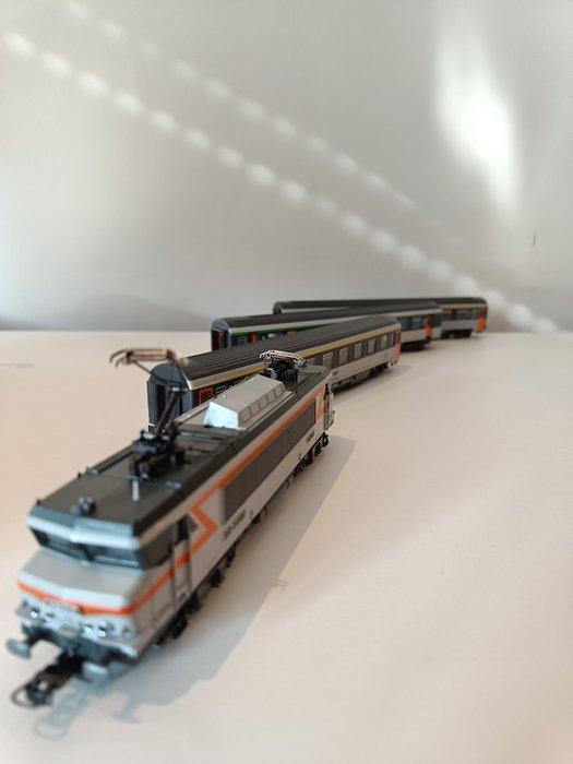 Roco H0 - 4199 (locomotief), 4236C (rijtuigen), 4275, Hobby en Vrije tijd, Modeltreinen | H0