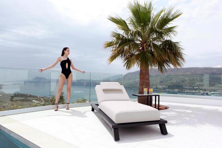 Flow. Crystal daybed graumel chalk |   Sunbrella | SALE, Tuin en Terras, Tuinsets en Loungesets