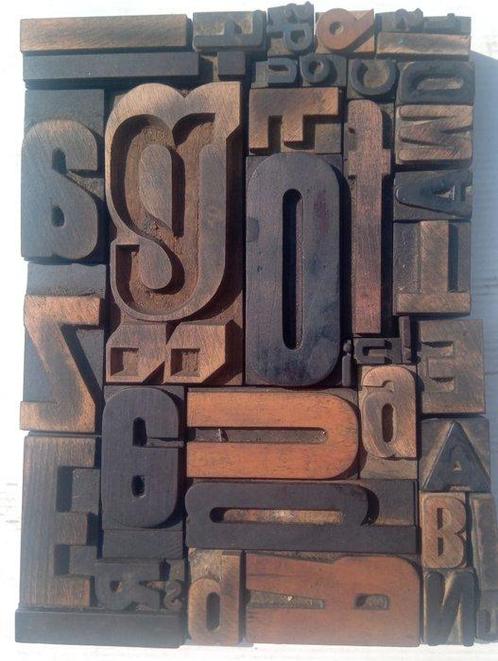 Drukblokken - XL oude typografische letterblokjes - Italië -, Antiek en Kunst, Antiek | Wandborden en Tegels