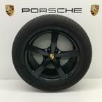 Porsche Macan ORIGINELE 18inch Sport met winterbanden(NIEUW), Autos : Pièces & Accessoires, Pneus & Jantes, Ophalen